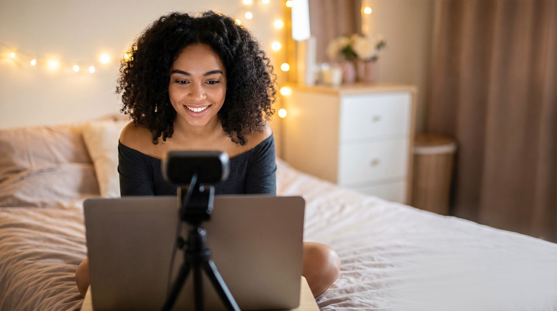 A woman in bed smiling on a live cam show | Cams | Testing Camera