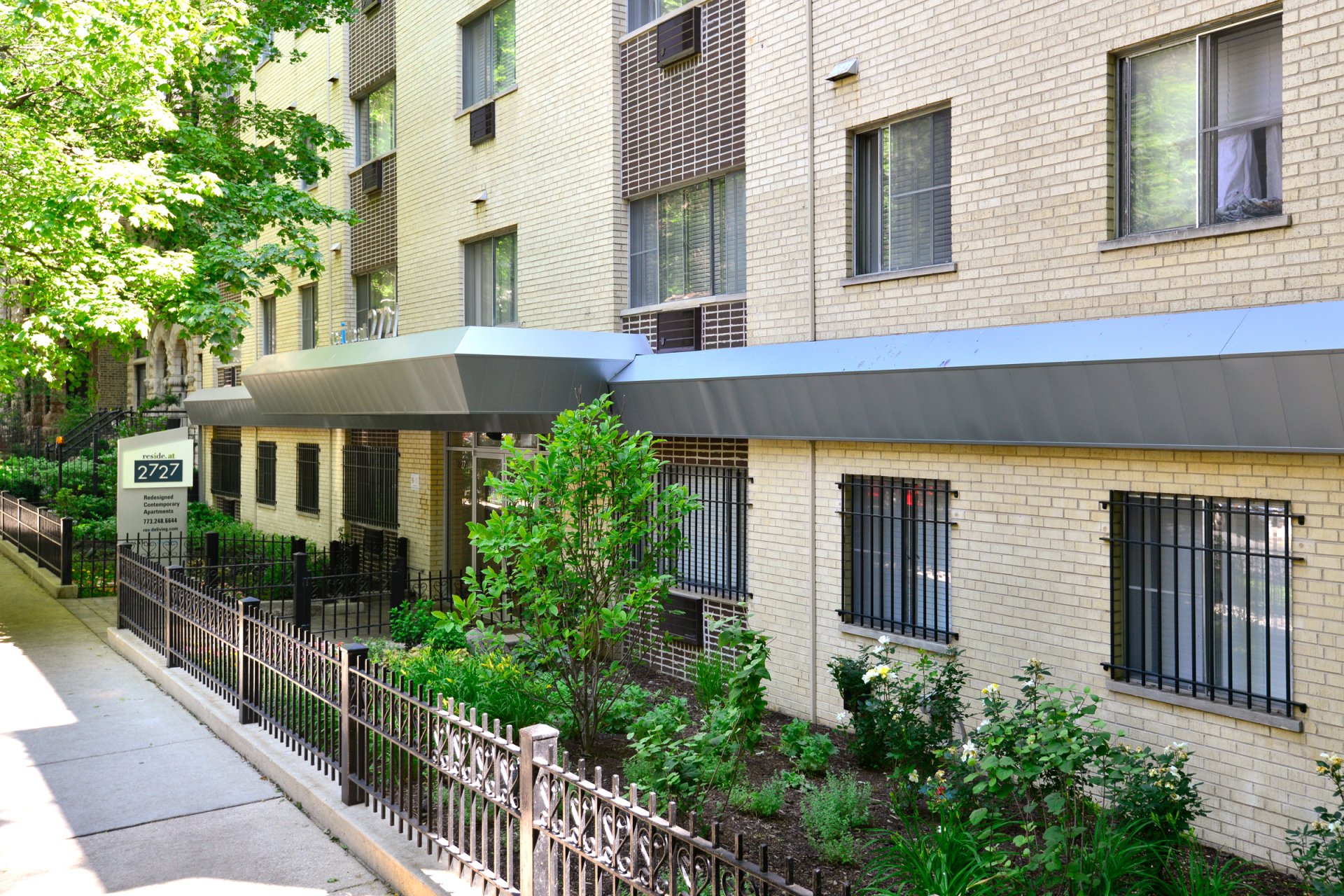 Reside at 2727 Apartments in Lincoln Park, Chicago