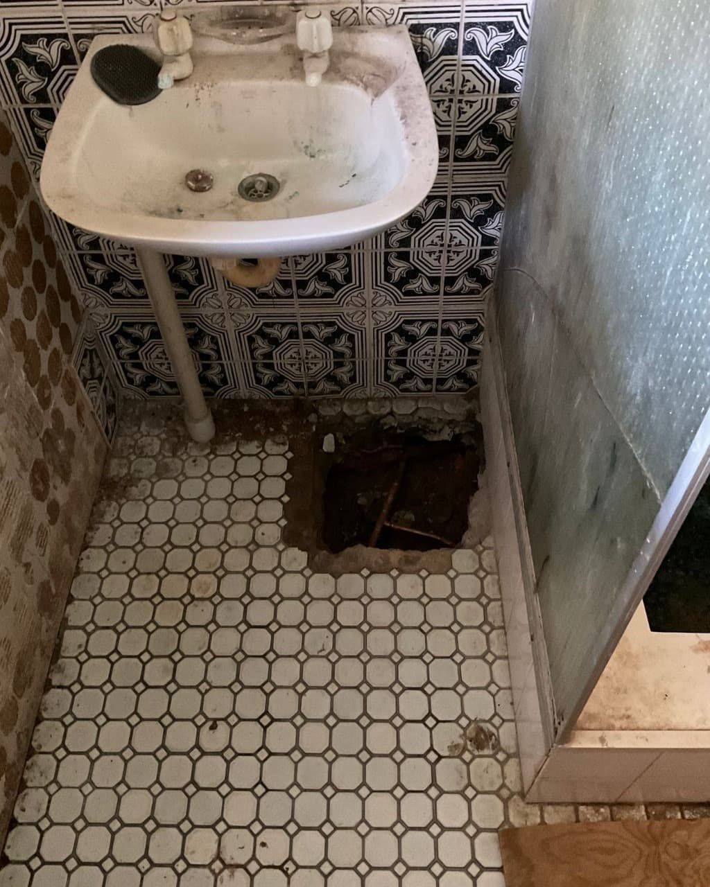 A Bathroom With a Sink and a Tiled Floor — Nightcliff Plumbing & Gas In Coconut Grove, NT