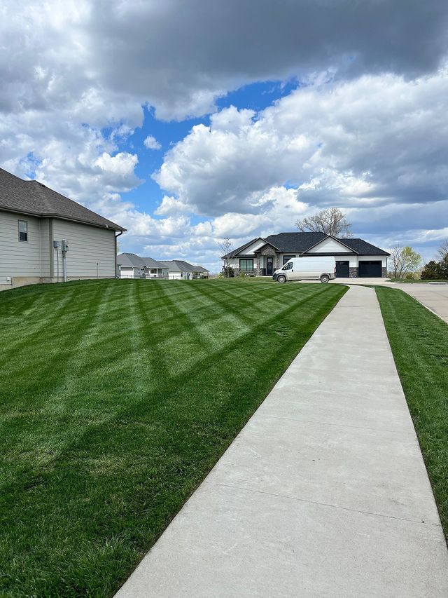 Landscaping & Lawn Care in Columbia, MO | Davy's Lawn Maintenance