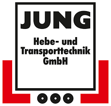 Logo di JUNG Hebe- und Transporttechnik GmbH con testo nero, parentesi angolari rosse e tre punti neri.