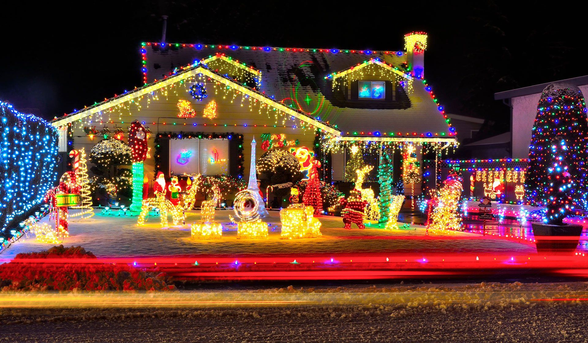Beautiful Christmas Lights — Nottingham, PA — Howell’s Lawn & Landscape LLC