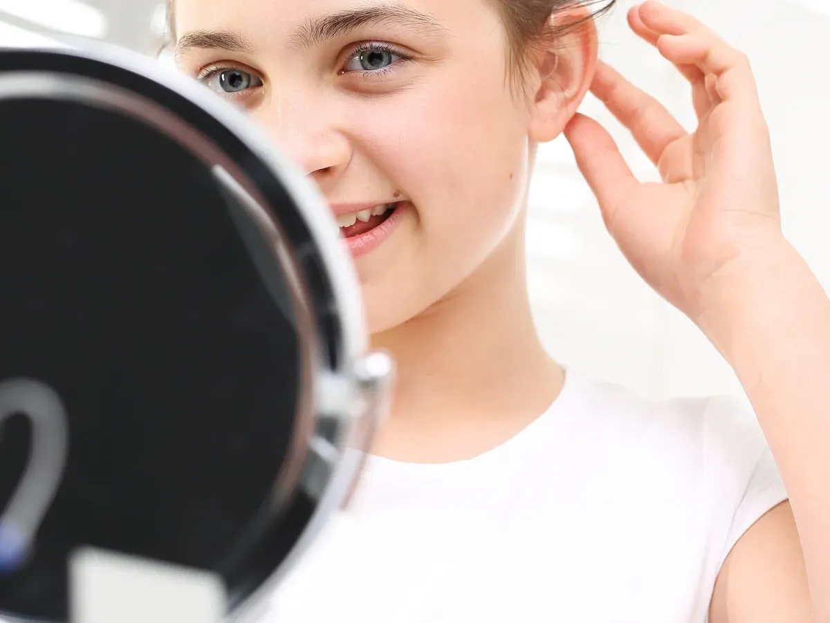 Overall, users of both Oticon and Phonak hearing aids note significant improvements in daily communication, especially in noisy or complex environments.