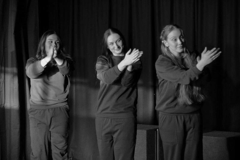 Give yourself a hand; enroll to learn acting!