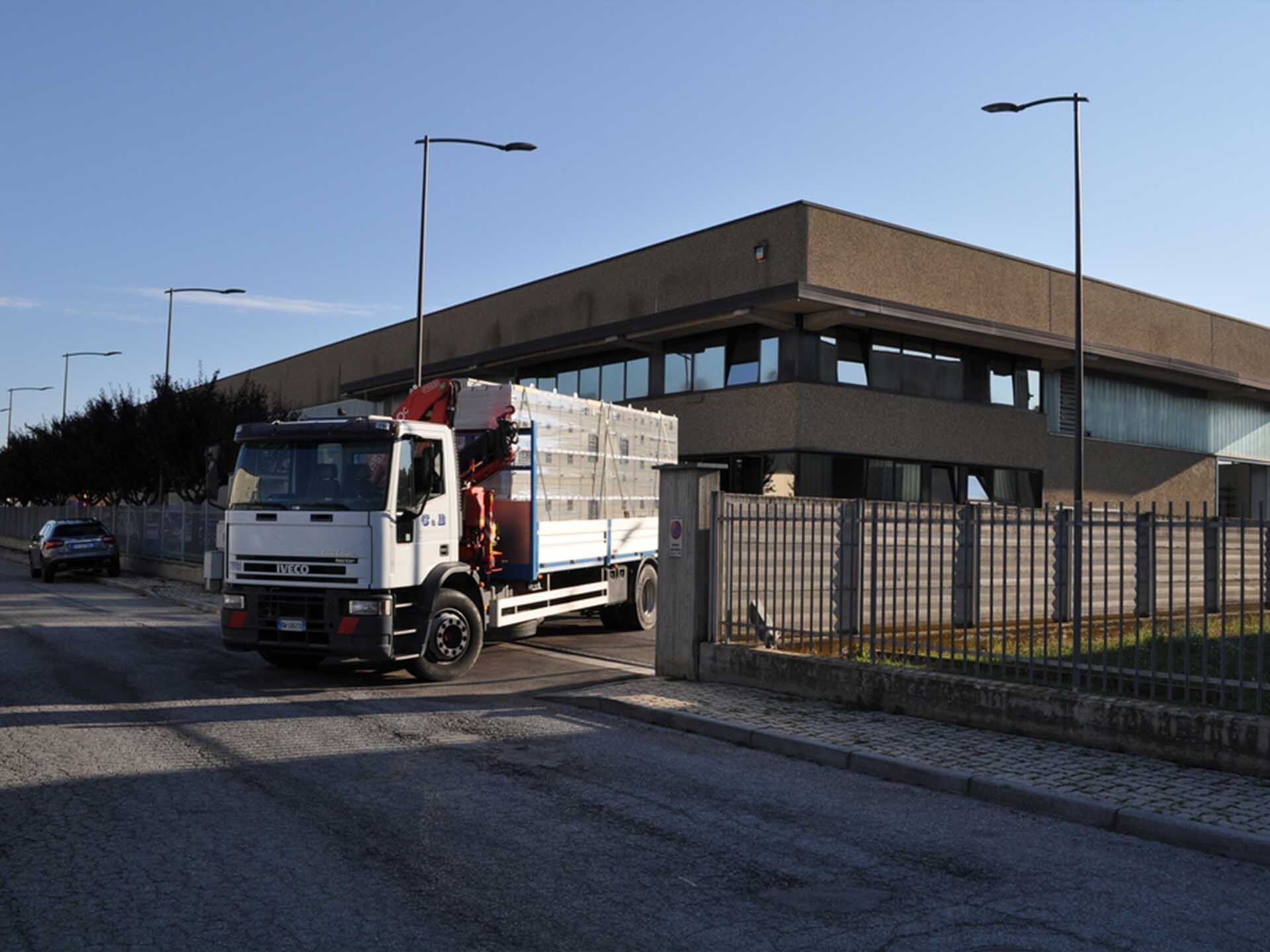 c_e_b_costruzioni_elettrotecniche_cancello_ingresso