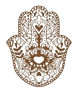Mano di Hamsa ornamentale marrone con motivi floreali e a forma di occhio su sfondo bianco.
