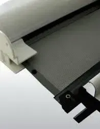 Particolare di rete elettrosaldata con bottone antivento