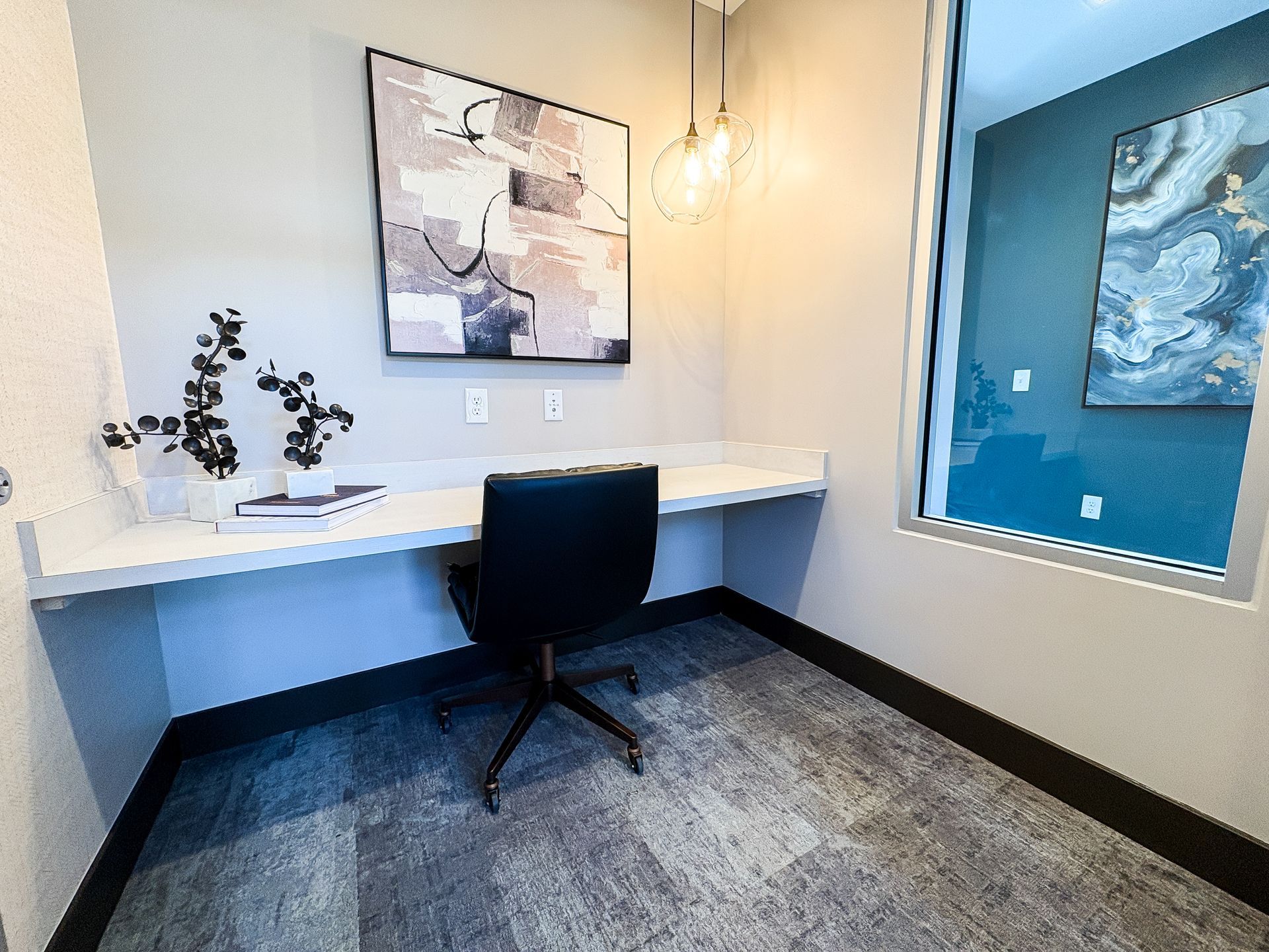 work space room at Woods of West Carmel in Zionsville, IN.