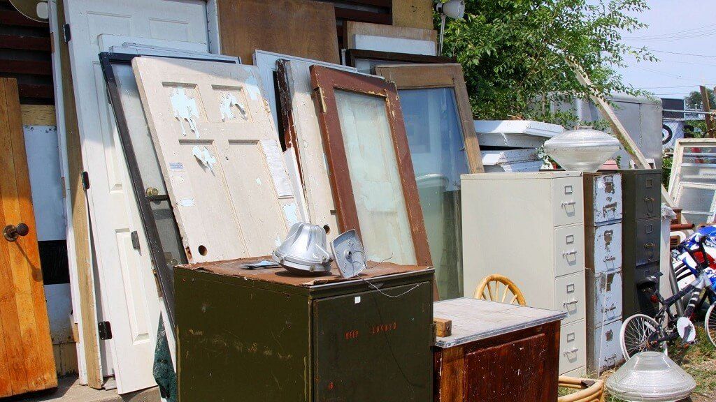 how to dispose of old furniture responsibly