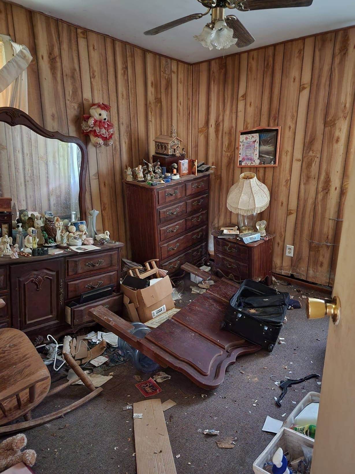 Hoarder Cleanout Knoxville BEFORE