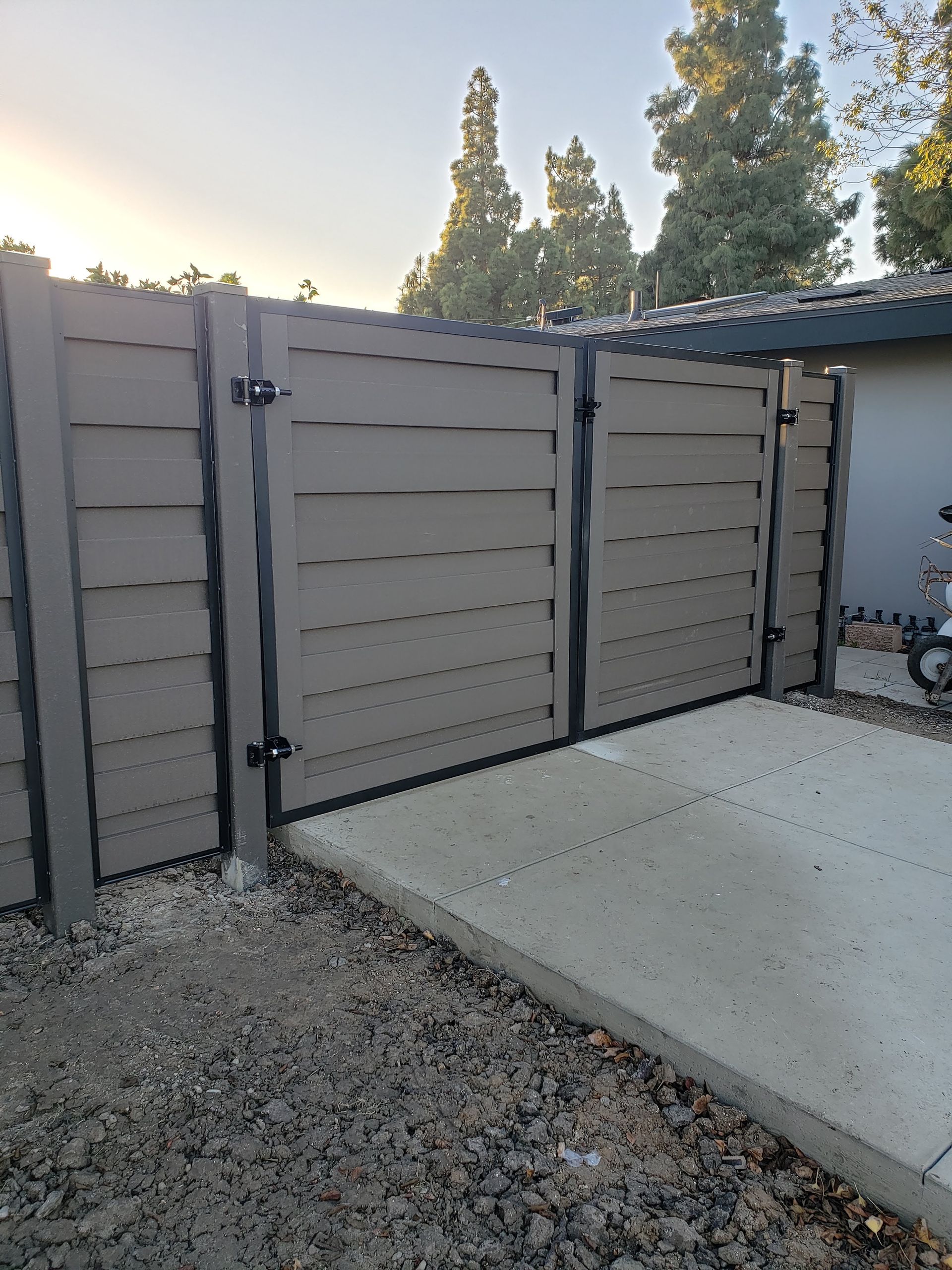 Trex composite fencing bordering a Los Angeles property
