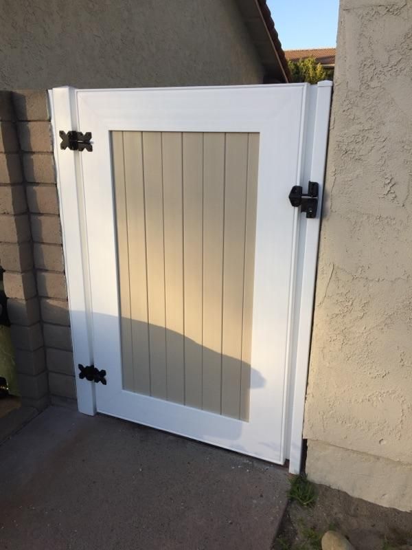 Vinyl fencing project finished for a Southern California home