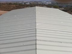 Material certificado para techumbre industrial