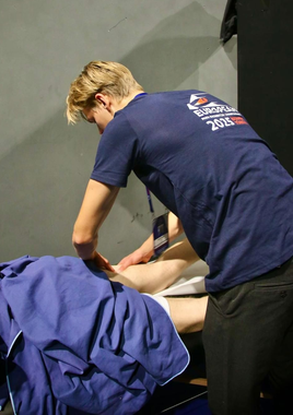 Je-masseur op EK para-badminton in Istanbull.