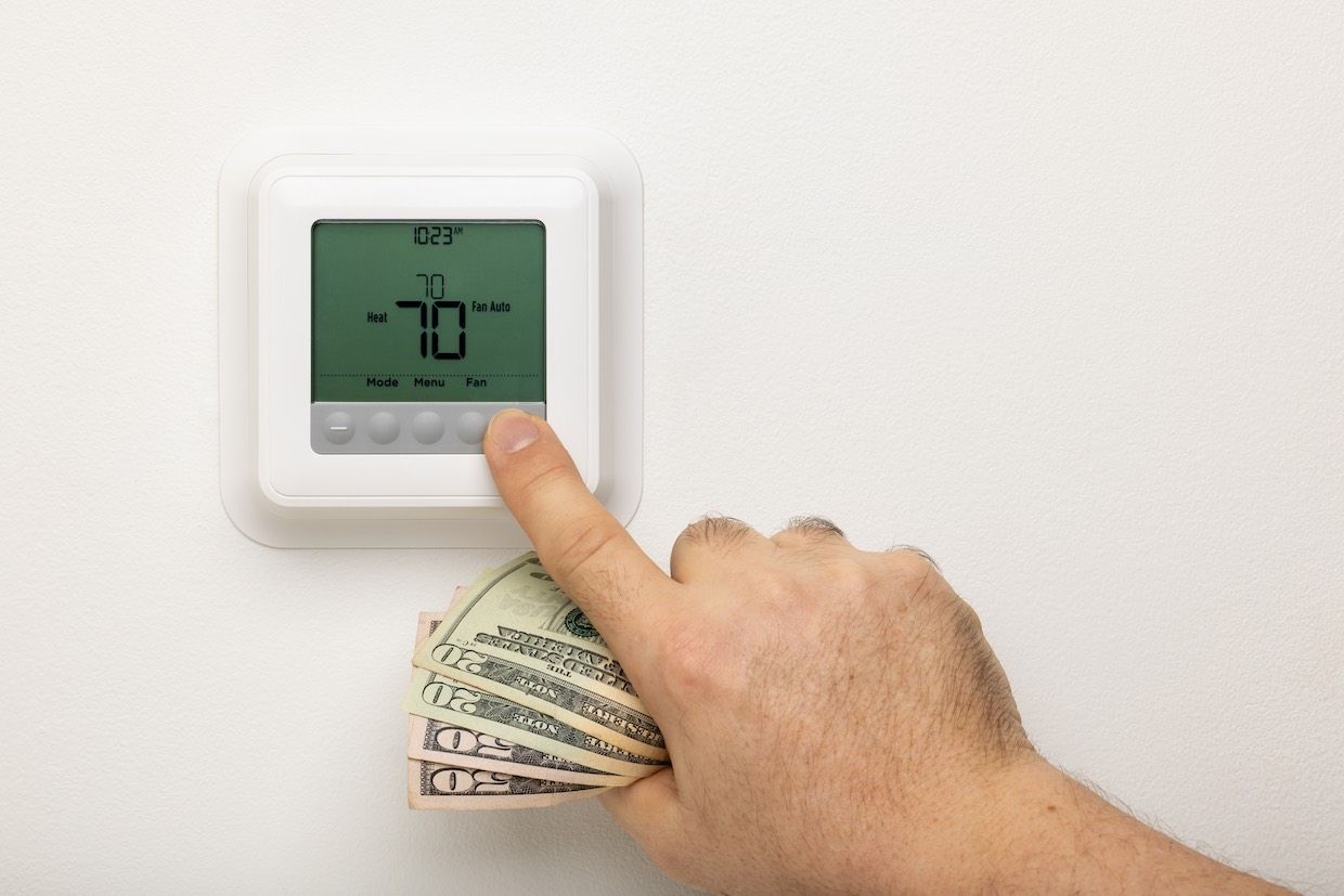 A diagram showing how Net Metering works for a home.