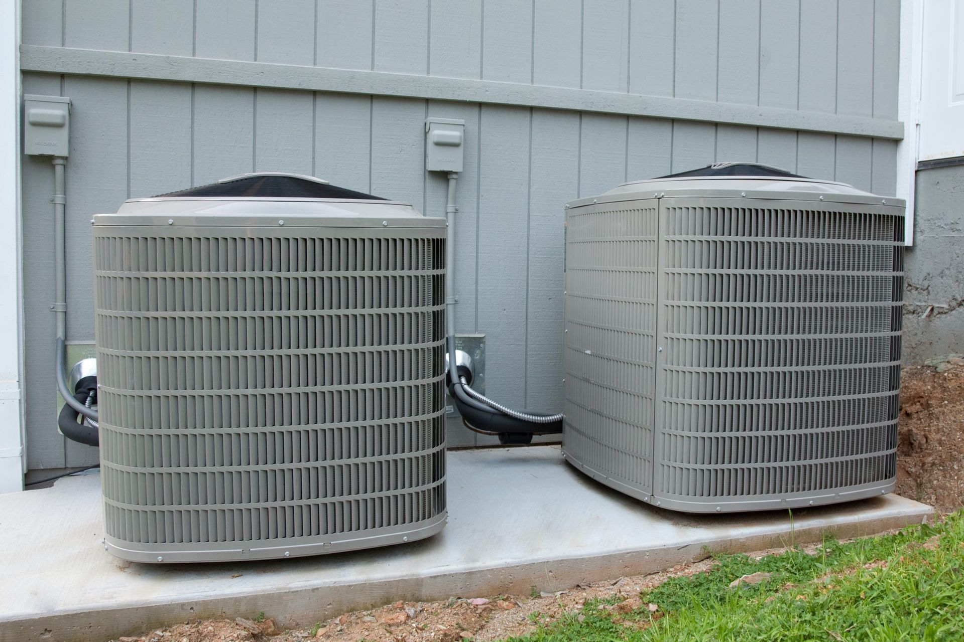 A diagram showing how Net Metering works for a home.