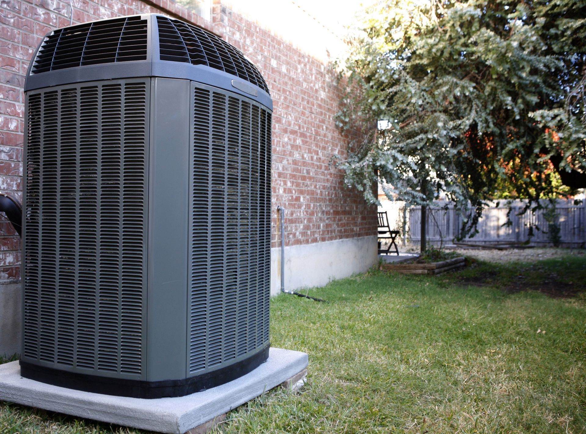 A diagram showing how Net Metering works for a home.