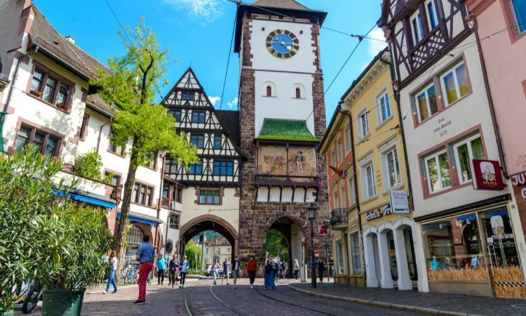 blick auf die innenstadt von freiburg am breisgau, freiburger münstertor