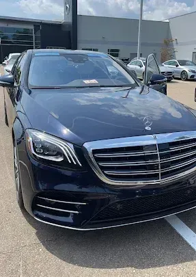 Luxury vehicle windshield replacement in Livingston, LA Luxury vehicle windshield replacement in Livingston, LA
