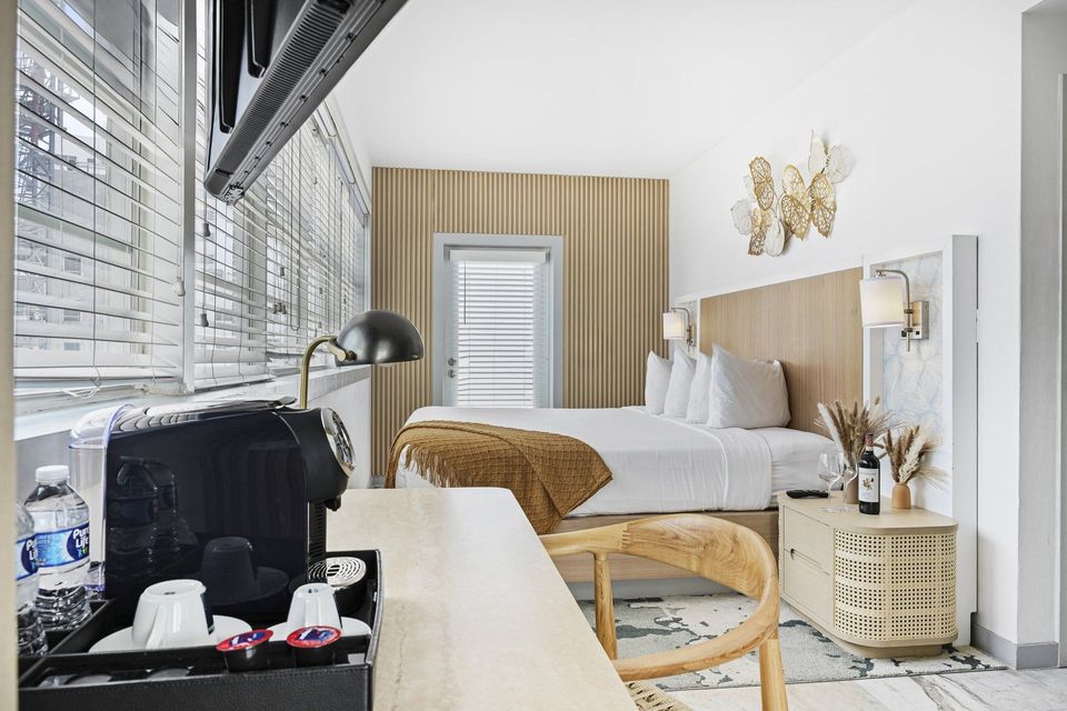 Penthouse Ocean bedroom with timber panelling and seating