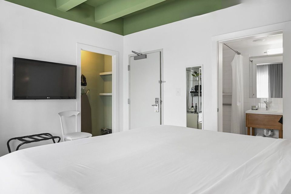 Superior King Accessible room with king bed and wide doorway