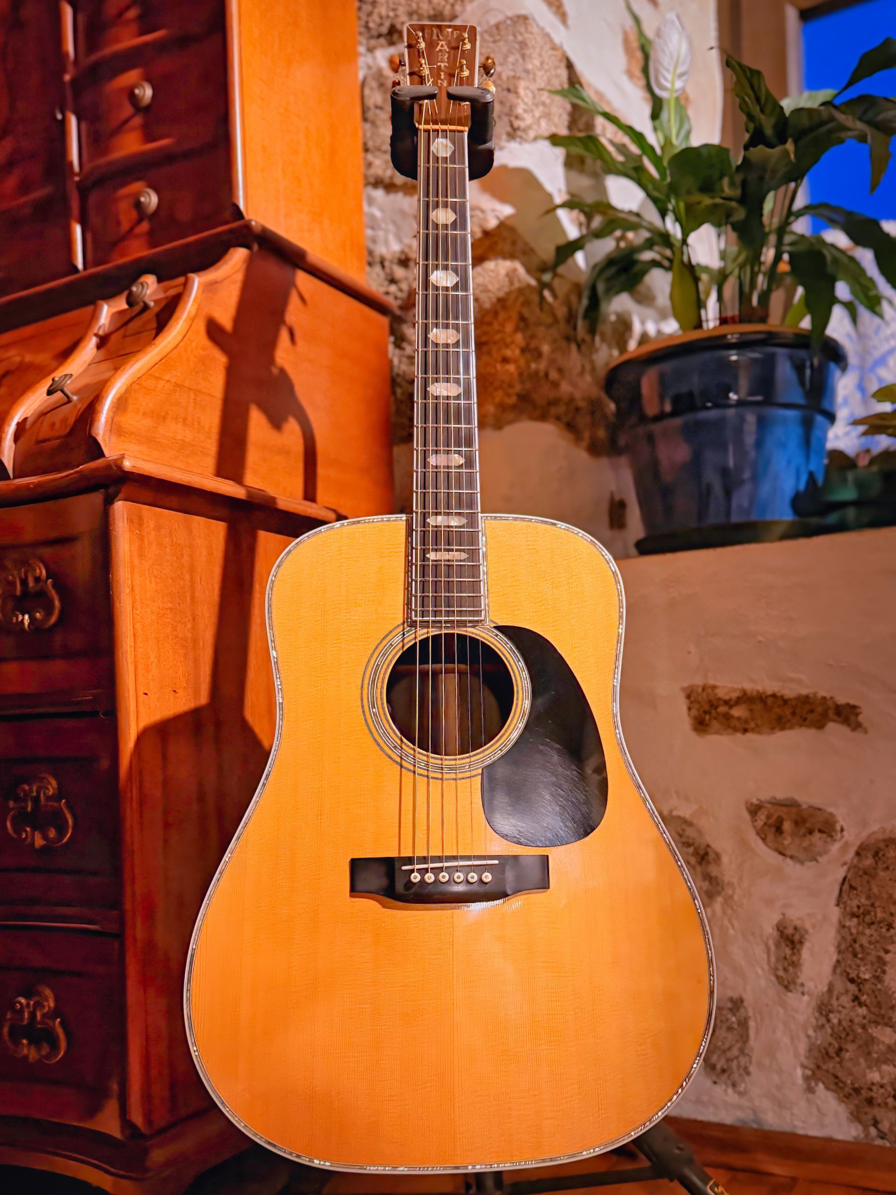 Martin OM 28V