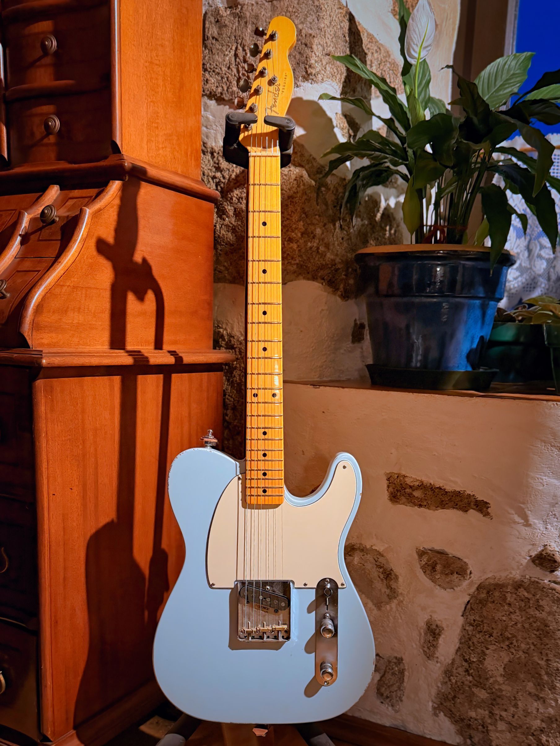 Martin OM 28V