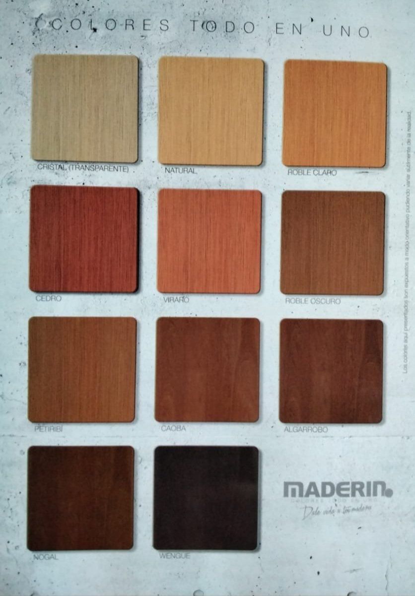 Muestras de color en varios tonos de madera dispuestos sobre un fondo gris claro.