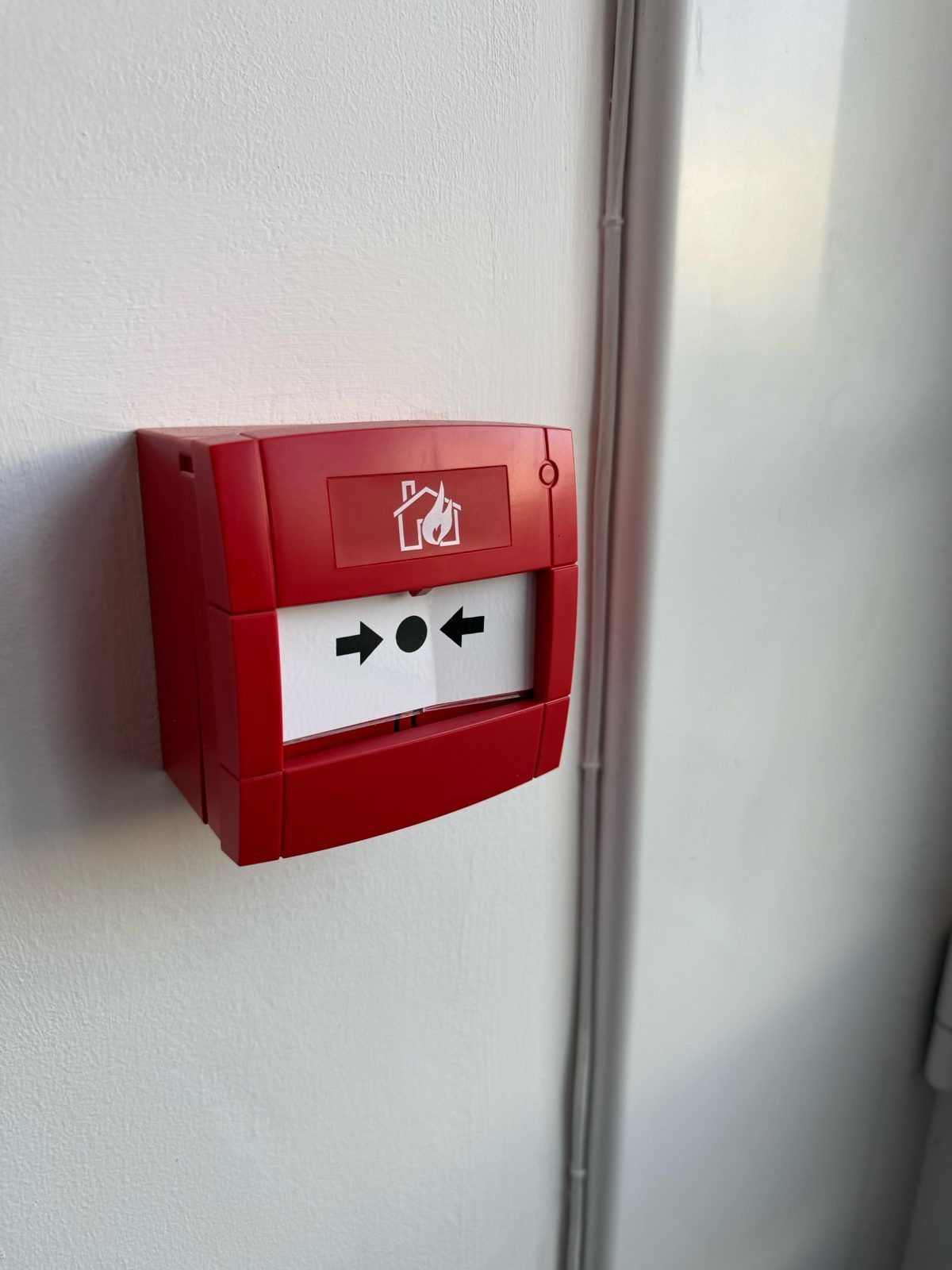 Red manual call point installed by Crystal Smart & Security