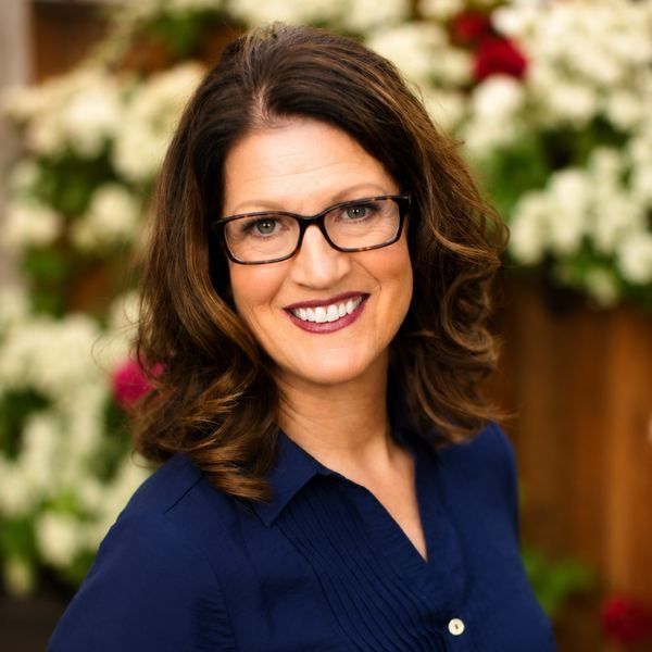 Headshot of Donna Peace