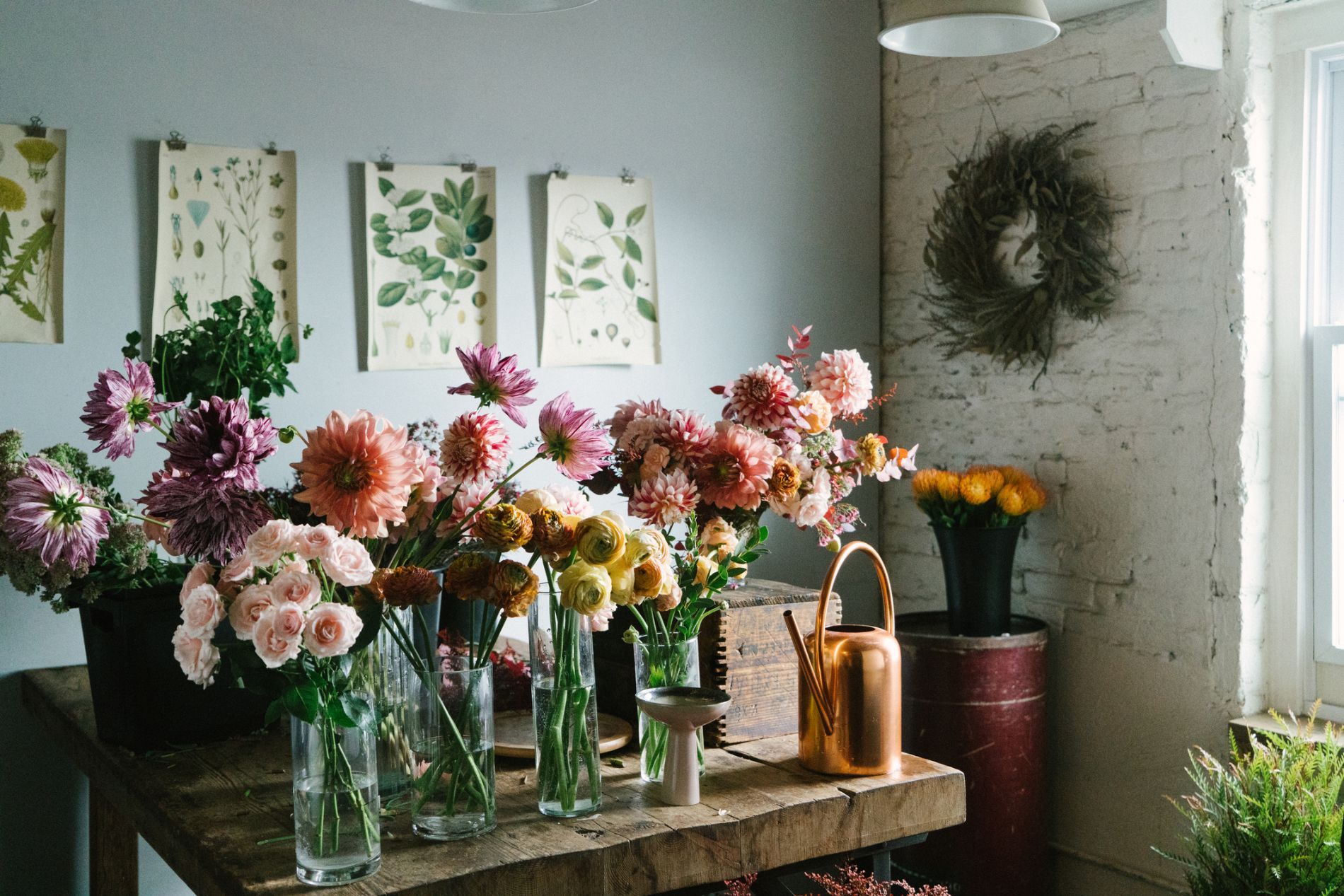 Piante e fiori finti con vaso