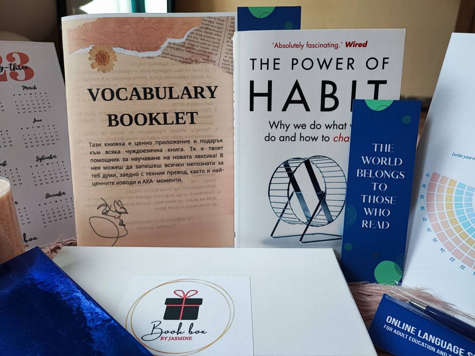 кутия с книга Book Box ENGLISH