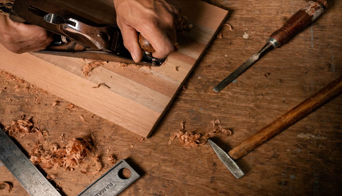 cómo reparar muebles de madera carpintería granada