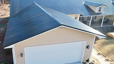 Metal vs. Shingle Roofing: The Best Choice for Humidity in Warner Robins, GA