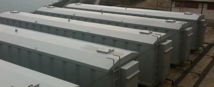 A row of containers sitting next to each other on top of a building.