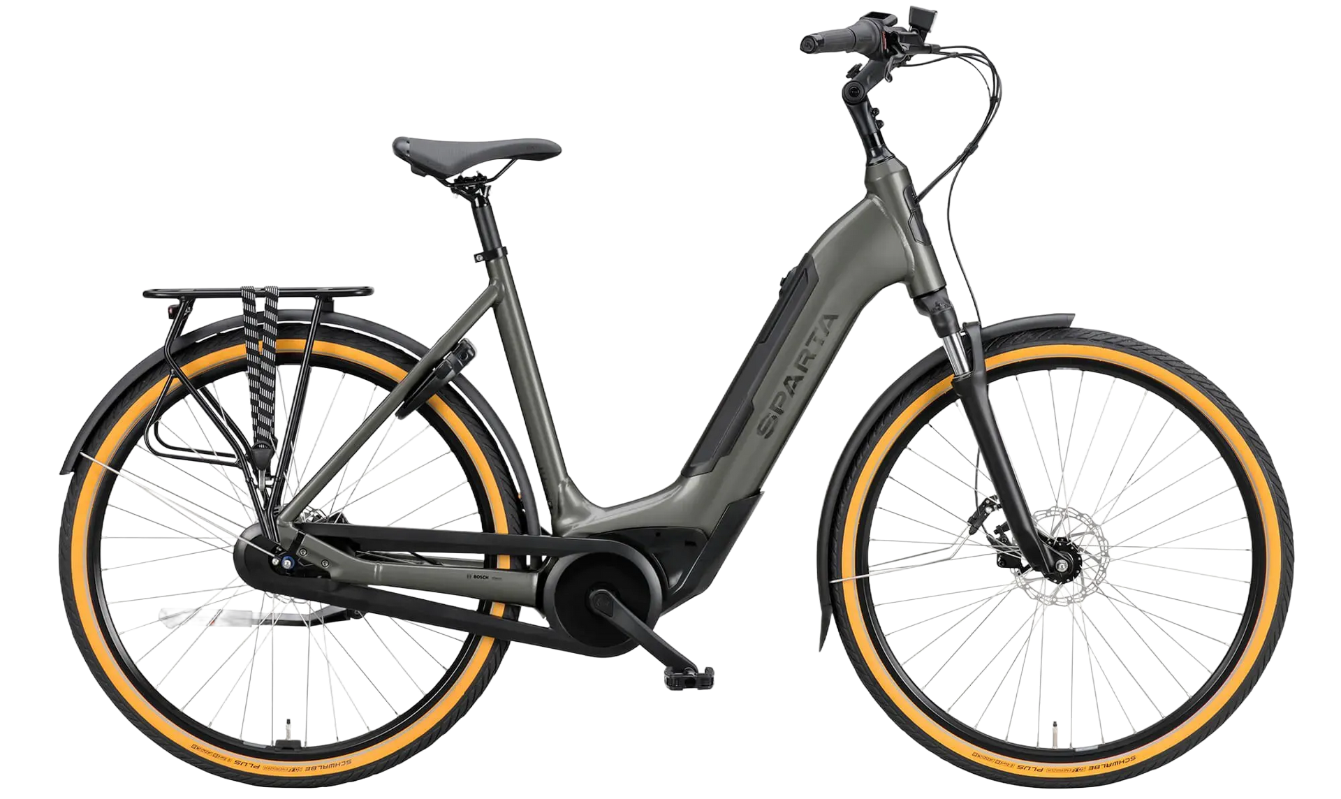 Zwarte elektrische fiets met bagagedrager en spatborden.