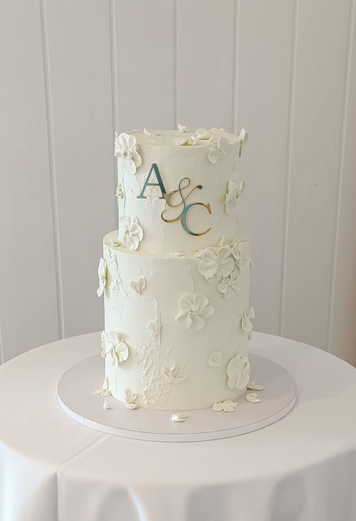 Modern wedding cake Gold Coast