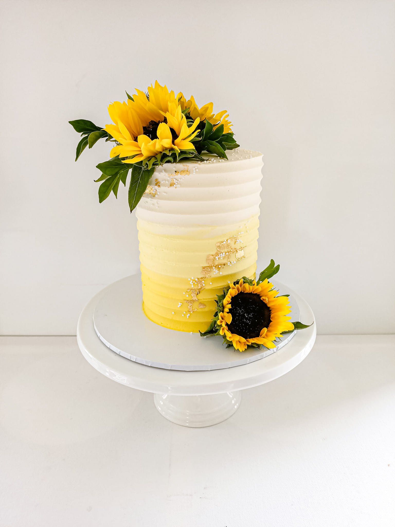 Yellow and white sunflower cake perfect for birthdya celebrations Gold Coast