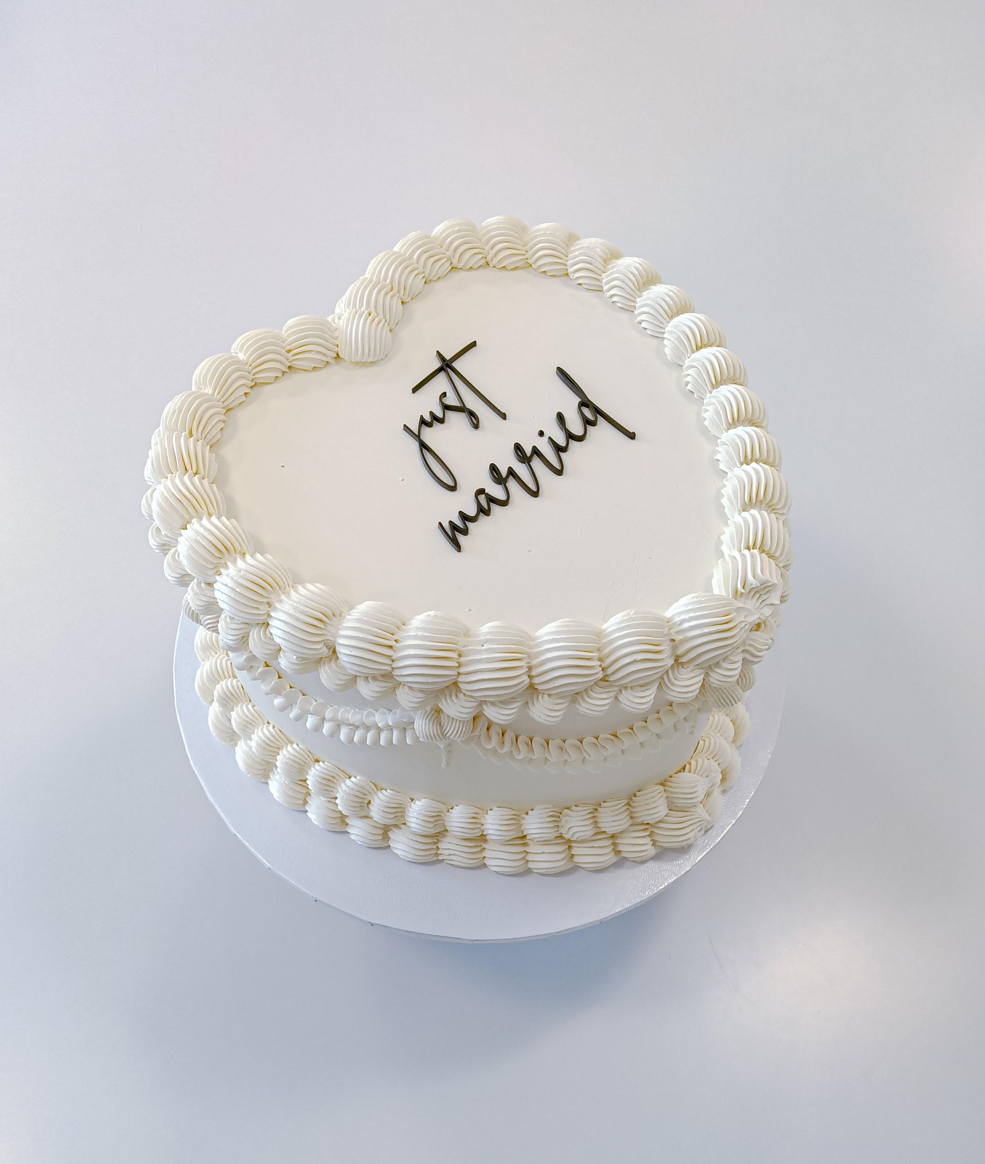 Retro heart wedding cake just married Gold Coast