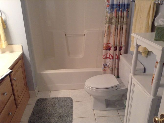 Shirey Residence Clean Hall Bath