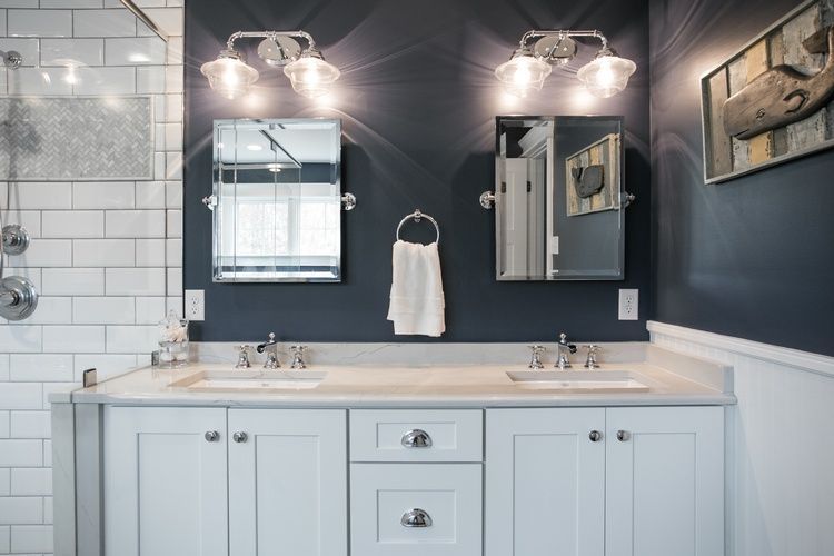 A bathroom with two sinks and two mirrors