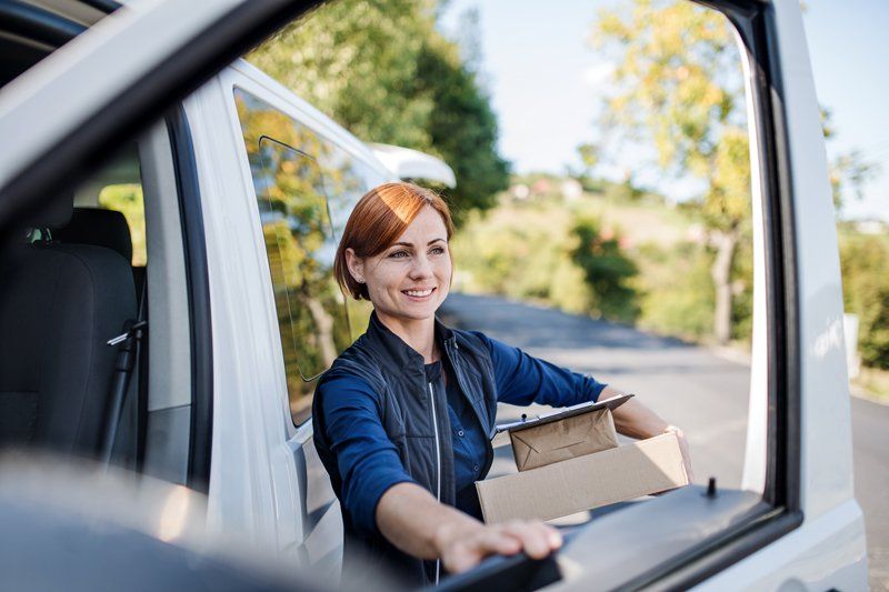 Woman Pay Her Parcel From The Delivery Man - Farmington Hills, MI - Zoom2Day Deliveries Woman Pay Her Parcel From The Delivery Man - Farmington Hills, MI - Zoom2Day Deliveries