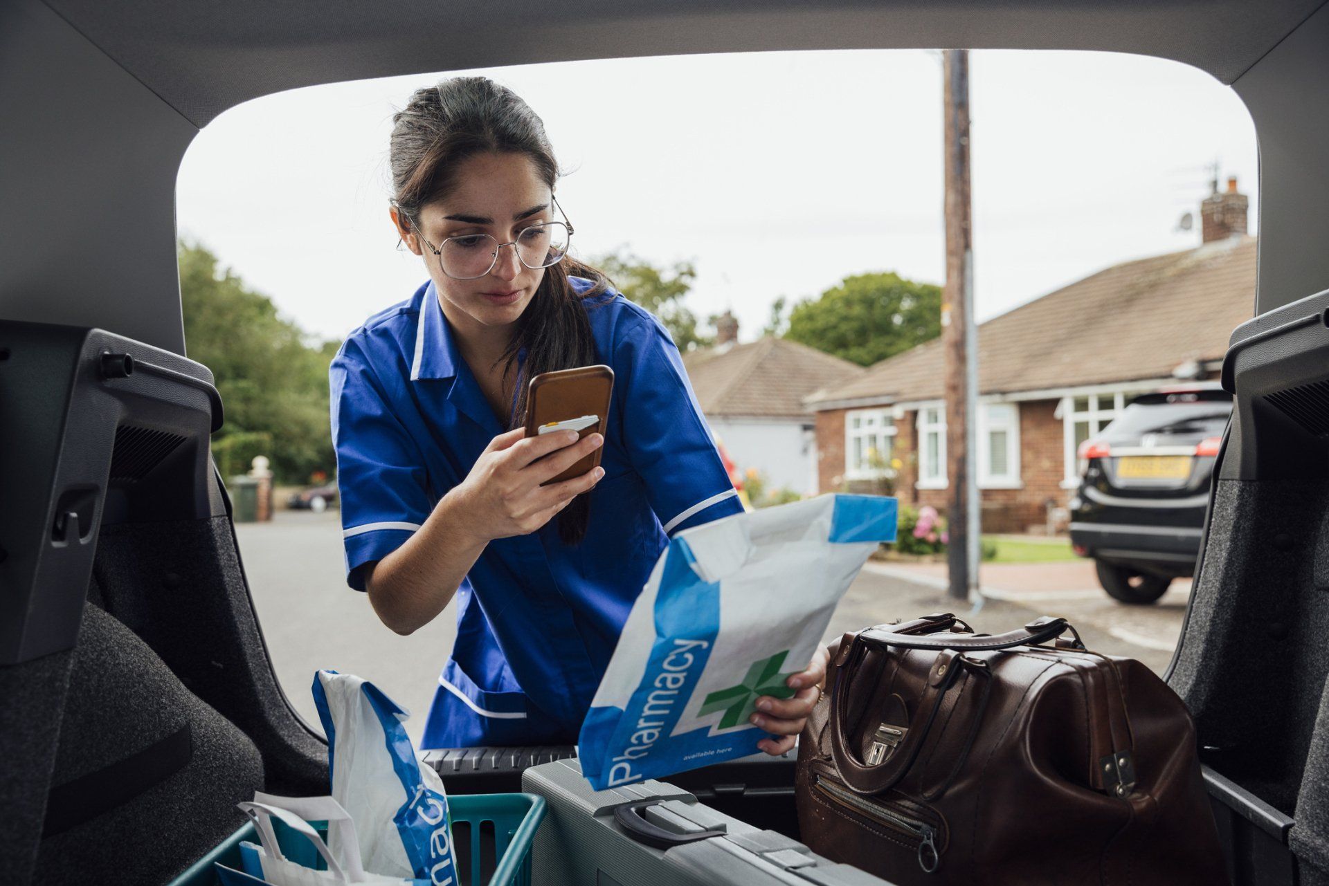 Man Receive His Pharmaceutical Deliver - Farmington Hills, MI - Zoom2Day Deliveries Man Receive His Pharmaceutical Deliver - Farmington Hills, MI - Zoom2Day Deliveries