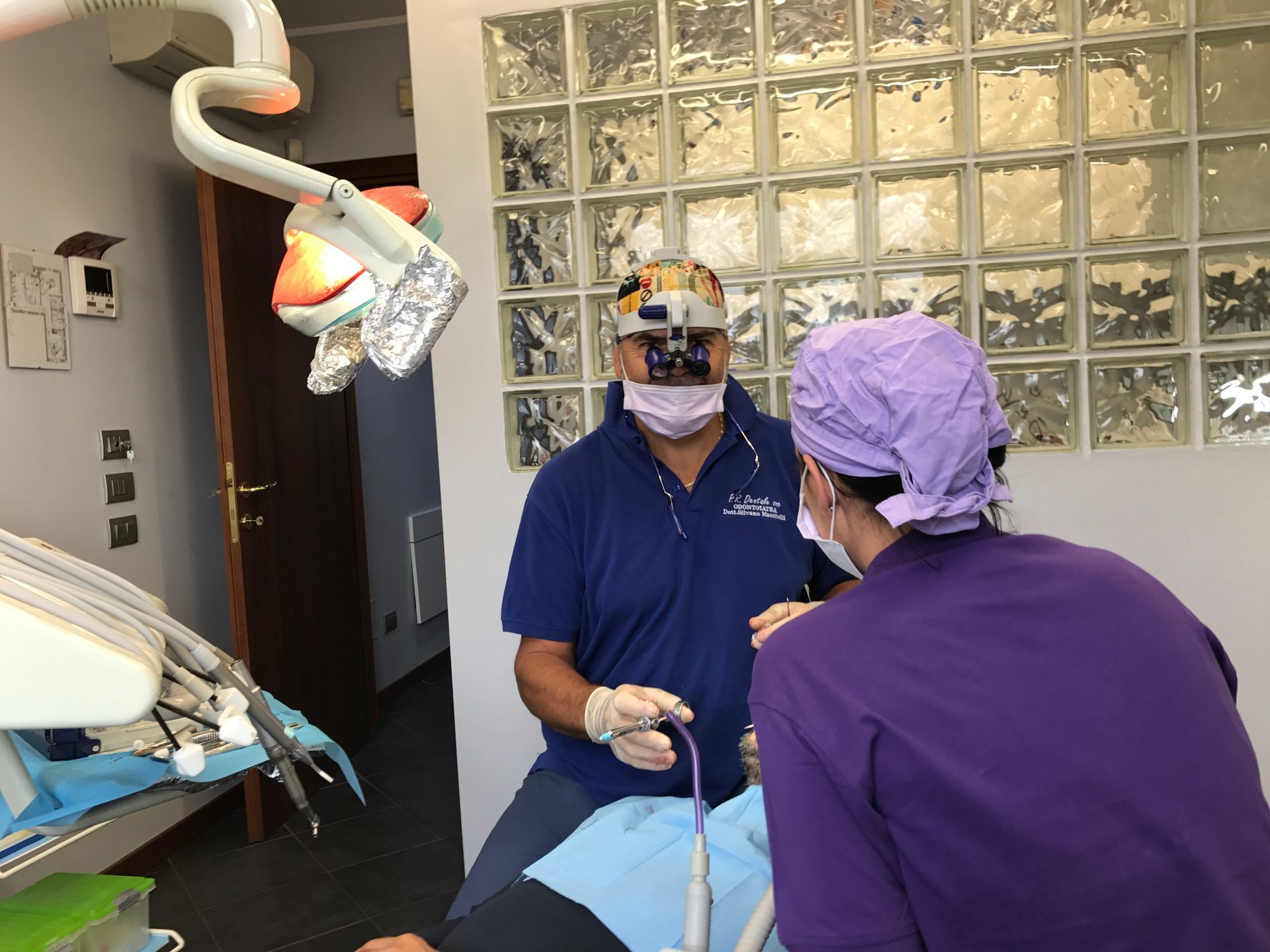 dentisti al lavoro