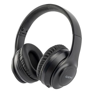 Auriculares inalámbricos supraaurales negros sobre un fondo blanco.