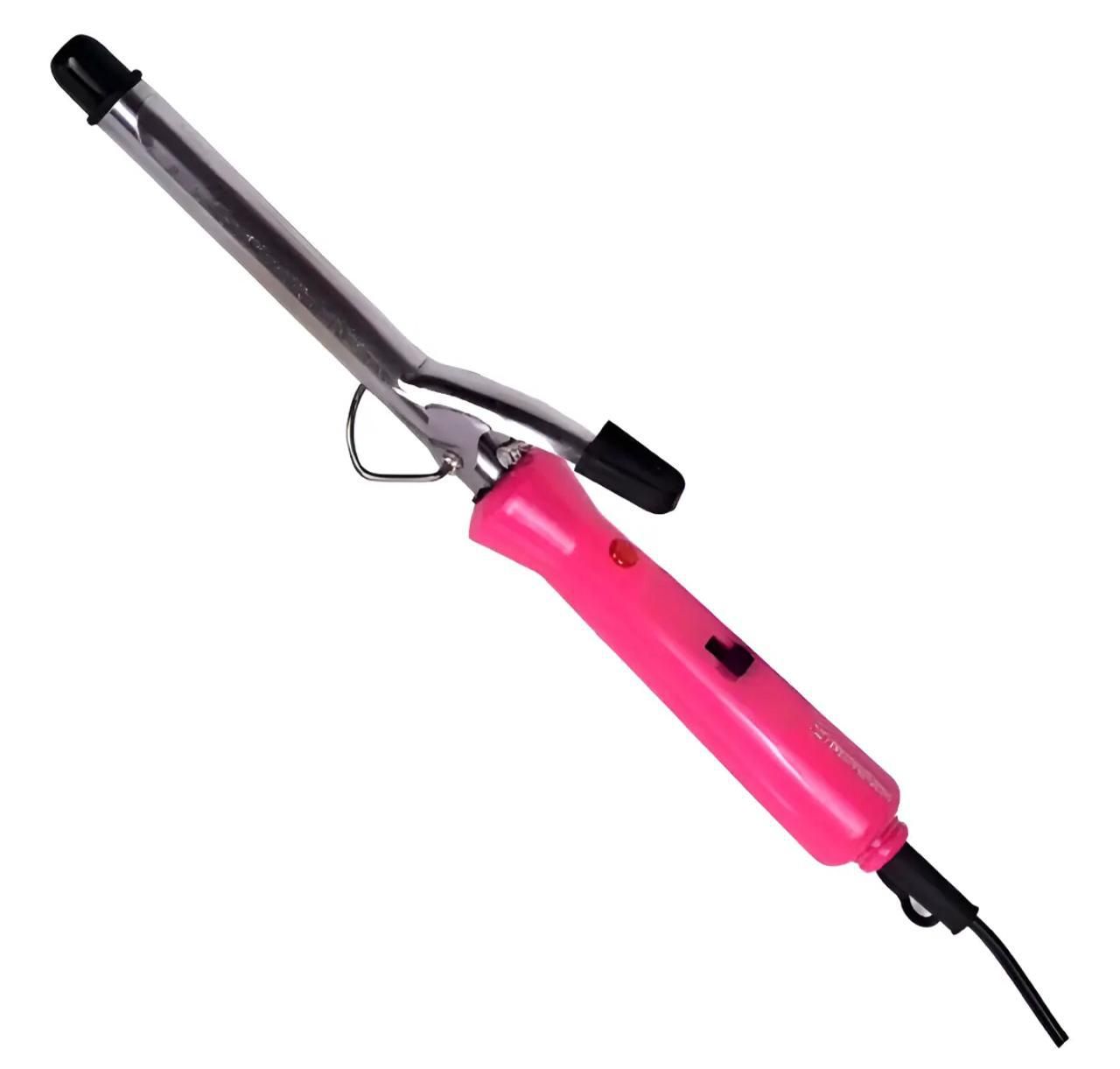 Rizador rosa con mango y cable negros sobre fondo blanco.