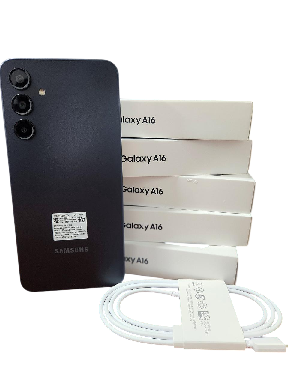 Teléfono Samsung Galaxy A16 negro con cable de carga y caja al fondo.