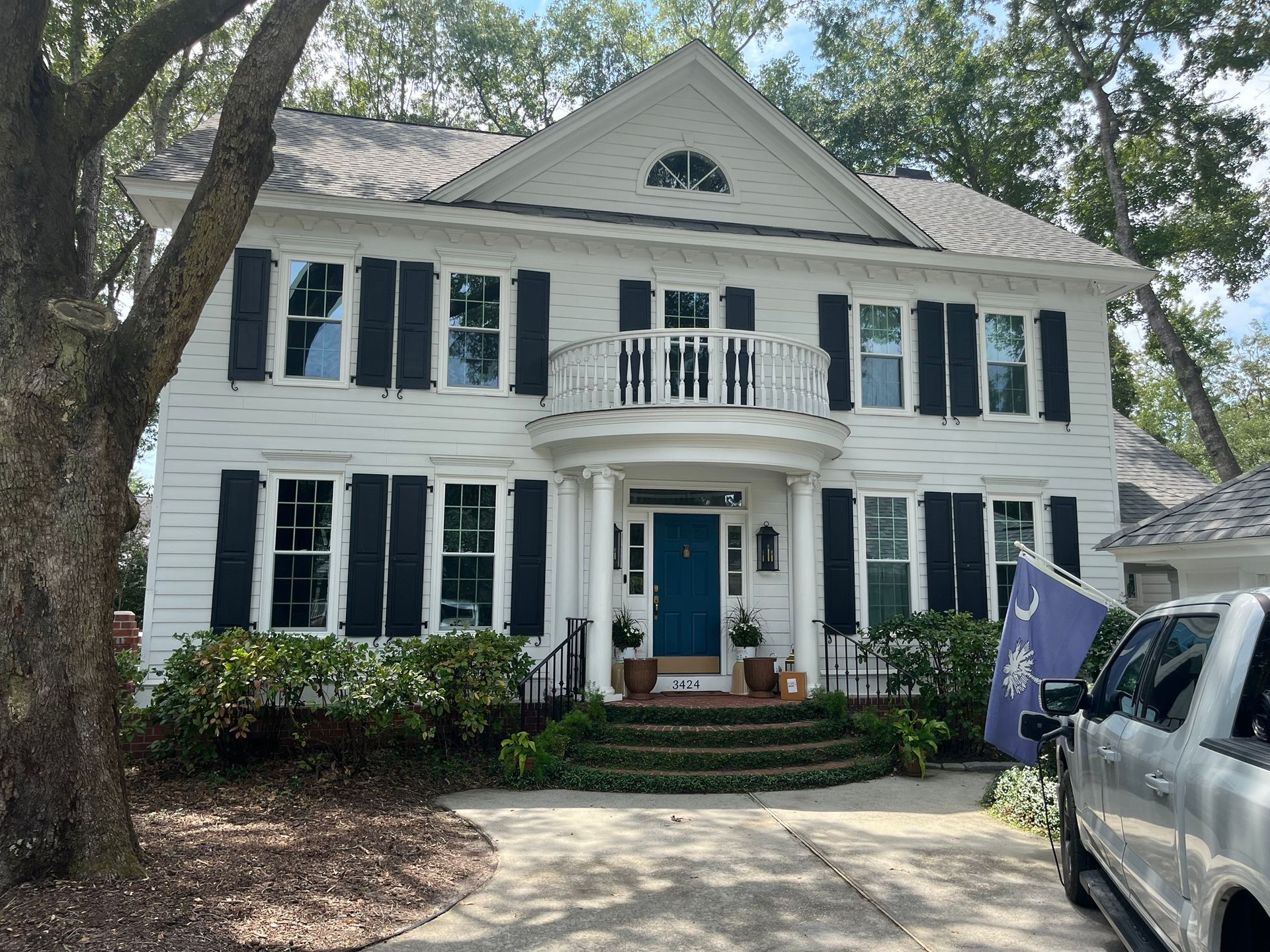 Replacement windows near you including double hung, casement, bay windows and patio doors from Charleston Roofs and Windows
