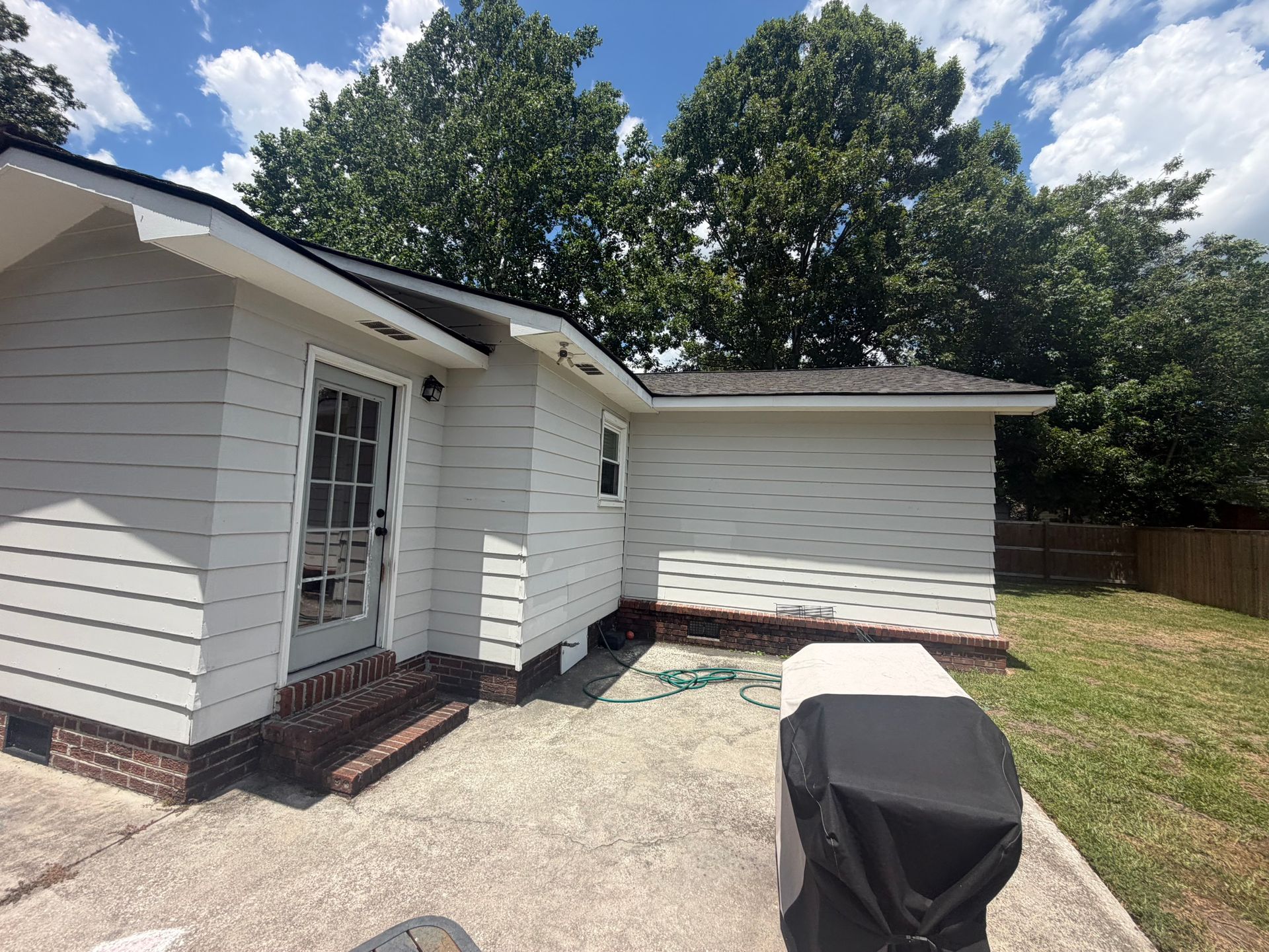 Vinyl siding vs fiber cement siding comparison from a siding contractor near you