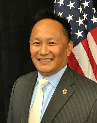 louie lopez headshot